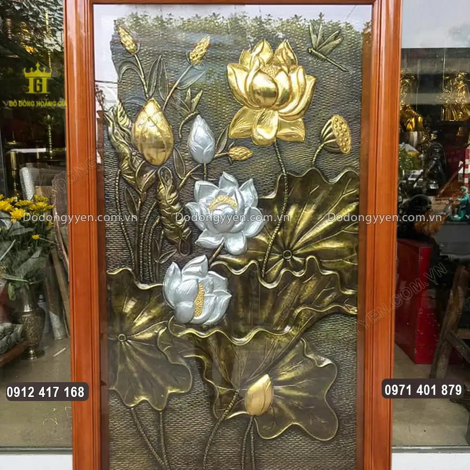 Từng họa tiết hoa văn được chạm th&uacute;c nổi tinh tế, sắc n&eacute;t